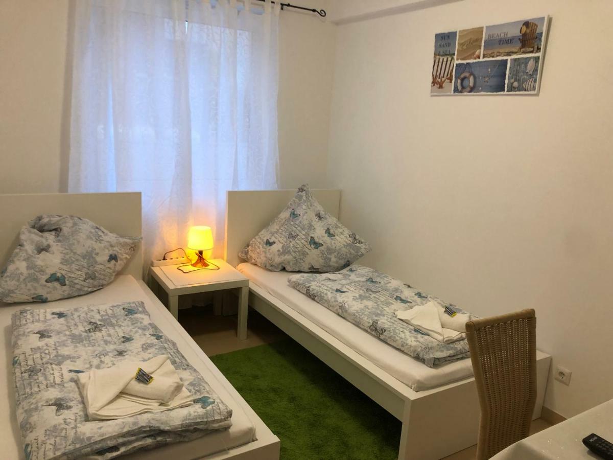 Zweibettzimmer mit Bad